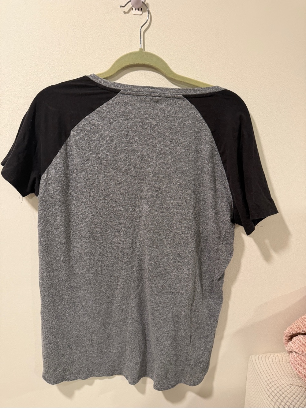 Majestic Gray & Black Boston B Raglan V-Neck Tee - Picture 4 of 4